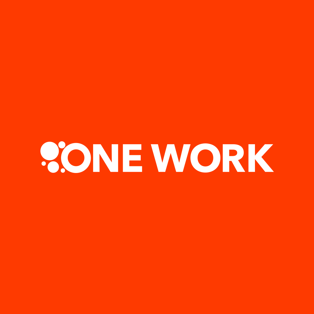 Logo One Work auf orangem Grund